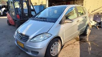demontáž osobní automobily Mercedes A-klasse W169 A150 266920 Grijs 761 onderdelen 2005/9