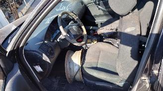 Volkswagen Golf 2005 1.6 FSI BAD Zwart LC9Z onderdelen picture 12
