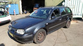 disassembly passenger cars Volkswagen Golf 2005 1.6 FSI BAD Zwart LC9Z onderdelen 2005/10