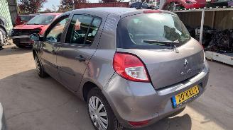 Uttjänta bilar auto Renault Clio 2 2010 1.2 16v D4F Grijs TEKNG onderdelen 2010/3