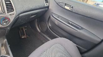 Hyundai I-20 2010 1.4 16v G4FA Zwart FR onderdelen picture 20