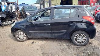 Hyundai I-20 2010 1.4 16v G4FA Zwart FR onderdelen picture 2