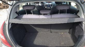 Hyundai I-20 2010 1.4 16v G4FA Zwart FR onderdelen picture 6