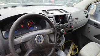 Volkswagen Transporter T5 2004 2.5 TDI AXD GWB Wit L902 onderdelen picture 17