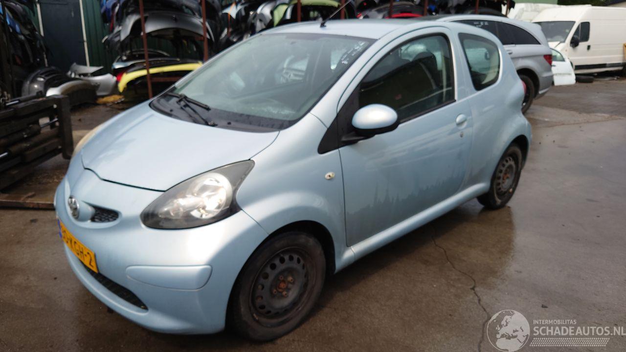 Toyota Aygo 2006 1.0 12v 1KRFE Blauw 8R0 onderdelen