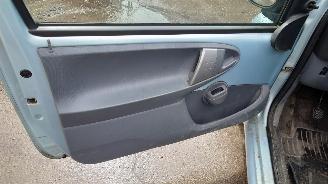 Toyota Aygo 2006 1.0 12v 1KRFE Blauw 8R0 onderdelen picture 13