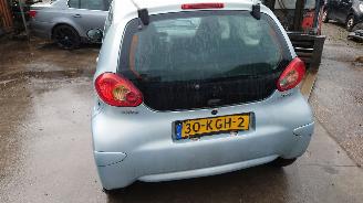 Toyota Aygo 2006 1.0 12v 1KRFE Blauw 8R0 onderdelen picture 4