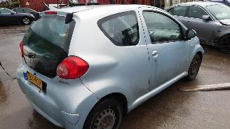Toyota Aygo 2006 1.0 12v 1KRFE Blauw 8R0 onderdelen picture 6