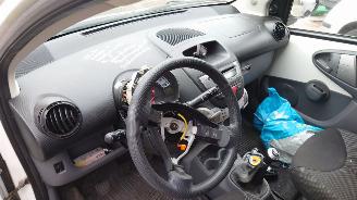 Toyota Aygo 2010 1.0 12v 1KRFE Wit 068 onderdelen picture 14