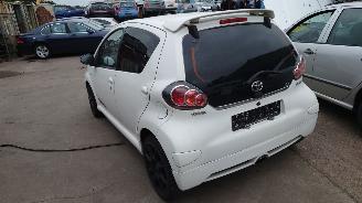 Toyota Aygo 2010 1.0 12v 1KRFE Wit 068 onderdelen picture 3