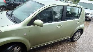 Daihatsu Sirion M300 2006 1.0 12v 1KRFE Groen G40 onderdelen picture 2