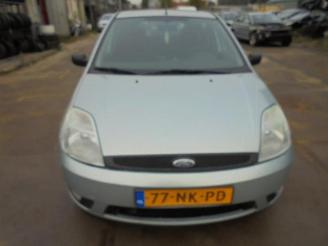 Vrakbiler auto Ford Fiesta Fiesta 5 (JD/JH), Hatchback, 2001 / 2009 1.6 16V 2003/11