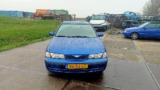krockskadad bil auto Nissan Almera  2000/3