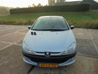Salvage car Peugeot 206 206 CC (2D), Cabrio, 2000 / 2007 1.6 16V 2003/5