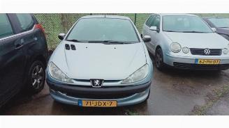 Salvage car Peugeot 206 206 CC (2D), Cabrio, 2000 / 2007 1.6 16V 2002/2