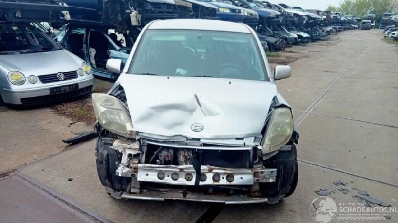 Daihatsu Sirion Sirion 2 (M3), Hatchback, 2005 1.0 12V DVVT