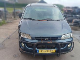 Vaurioauto  passenger cars Hyundai H-200  1999/3