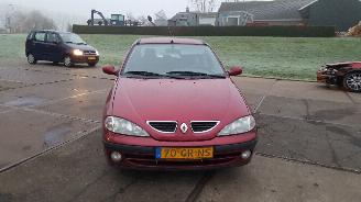 damaged passenger cars Renault Mégane  2001/2