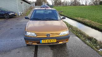 damaged passenger cars Peugeot 306  1997/1