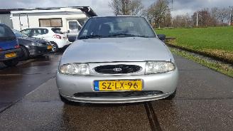 krockskadad bil auto Ford Fiesta Fiesta IV/V Hatchback 1.25 16V (DHA) [55kW]  (08-1995/01-2002) 1998/2