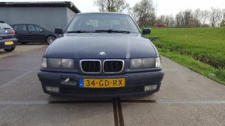 krockskadad bil auto BMW 3-serie 3 serie Compact (E36/5) Hatchback 316i (M43-B19(194E1)) [77kW]  (12-1998/08-2000) 2000/9