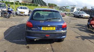 Peugeot 206 206 (2A/C/H/J/S) Hatchback 1.1 XN,XR (TU1JP(HFZ)) [44kW]  (09-1998/10-2005) picture 3