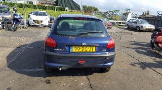 Peugeot 206 206 (2A/C/H/J/S) Hatchback 1.1 XN,XR (TU1JP(HFZ)) [44kW]  (09-1998/10-2005) picture 3