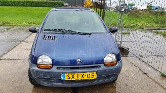 Damaged car Renault Twingo Twingo (C/S06) Hatchback 1.2 (D7F-700) [43kW]  (05-1996/06-2007) 1998/2