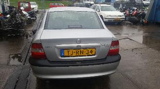 Opel Vectra Vectra B (36) Sedan 1.6 16V Ecotec (X16XEL) [74kW]  (10-1995/09-2000) picture 3