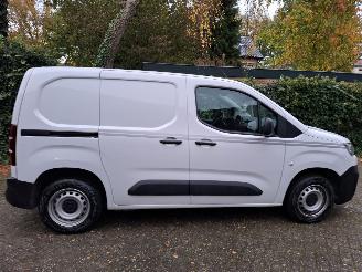 Citroën Berlingo BERLINGO GRIJS KENTEKEN BNZINE 1.2  110PK NIEUW GERESERVEERD!! picture 3