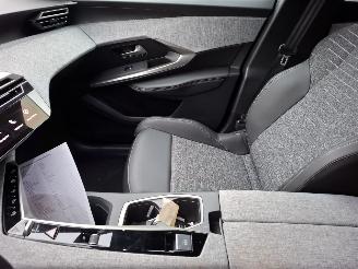 Peugeot 3008 NEW 3008 Hybride 2025 NL kenteken rijdend 16000km picture 14
