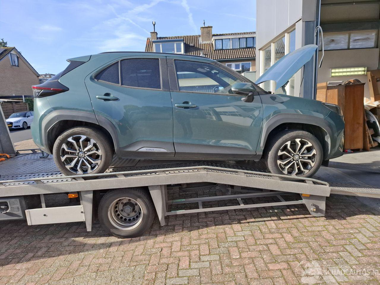 Toyota Yaris Cross 130 pk full hybrid rijdend ex bpm 4 delen stuk incl onderdelen