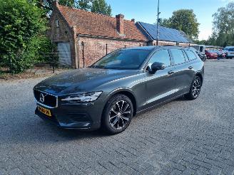 krockskadad bil auto Volvo V-60 B3 Aut. Navi Led 2021/6