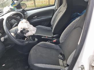 Toyota Aygo X 1.0 VVT-I  Airco picture 13