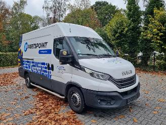 Schadeauto Iveco Daily 35-140 Hi-Matic Airco Navi 2022/2