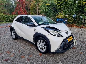 krockskadad bil auto Toyota Aygo X 1.0 VVT-I Airco 2022/5