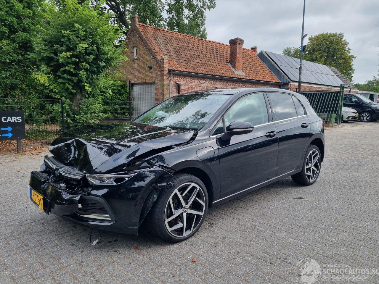 Volkswagen Golf eHybrid Pano Navi Led