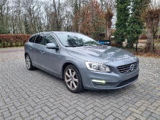damaged passenger cars Volvo V-60 2.0d D2 Aut. Navi 2015/12