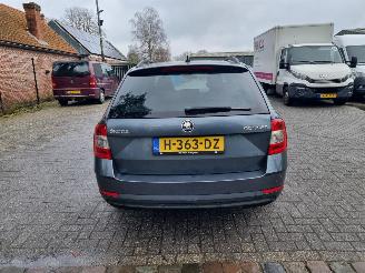 Skoda Octavia 1.6 TDI Airco Navi Stoelverw picture 4