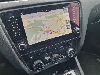 Skoda Octavia 1.6 TDI Airco Navi Stoelverw picture 14