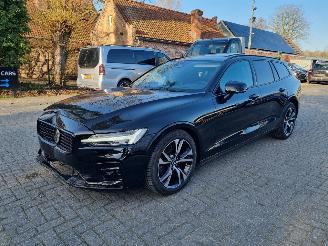 Vaurioauto  passenger cars Volvo V-60 B4 Plus Dark Aut Pano Stoelver Led 2025/3