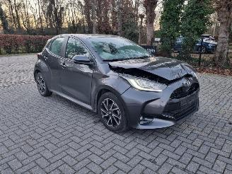 krockskadad bil auto Toyota Yaris 1.5 l-VVT-i Led Airco 2024/1