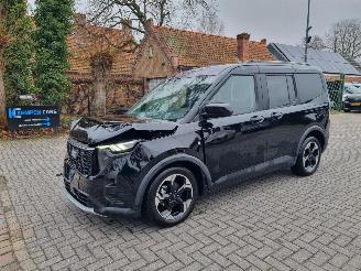 damaged passenger cars Ford Tourneo Courier Active 1.0 Ecoboost 2024/4