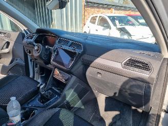 Volkswagen Tiguan 2.0 TDI 110KW Aut. Pano Navi Stoelverw picture 18