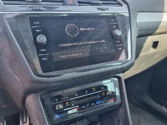Volkswagen Tiguan 2.0 TDI 110KW Aut. Pano Navi Stoelverw picture 24