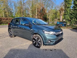 Damaged car Dacia Sandero 1.0 TCE 90 Airco 2024/4