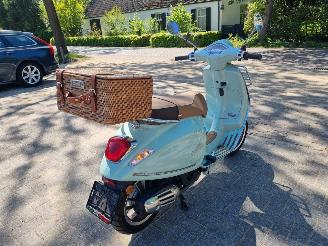 Vespa  Primavera 125 Picnic ABS picture 4
