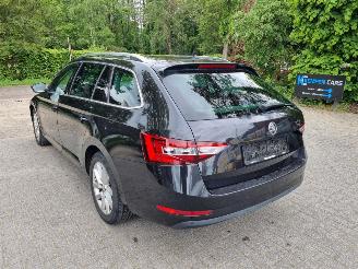 Skoda Superb 1.6 TDI DSG Aut. Leder Navi Stoeverver. picture 3