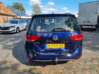 Volkswagen Touran 1.5 TSI 7 Pers Pano picture 4