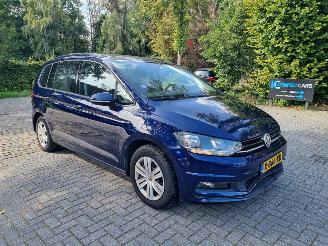 skadebil auto Volkswagen Touran 1.5 TSI 7 Pers Pano 2019/1